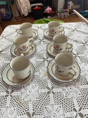Hearthside Cumberland Brambleberry Set of 6 Coffee Mugs Stoneware and saucers